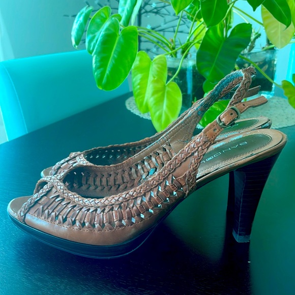 Bandolino Woven Leather, Peep-Toe, 3.5” Heels - Picture 3 of 5